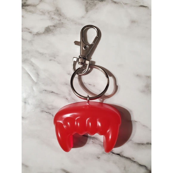 Halloween Spooky Vampire Teeth Keychain - Picture 1 of 2